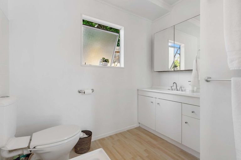 Photo of property in 1/16 Midgley Road, West Harbour, Auckland, 0618