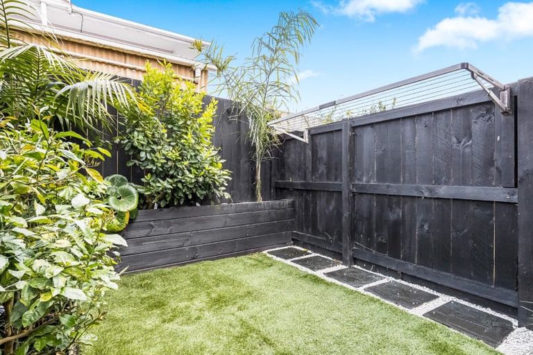 Photo of property in 14b Kelwyn Road, Kelston, Auckland, 0602