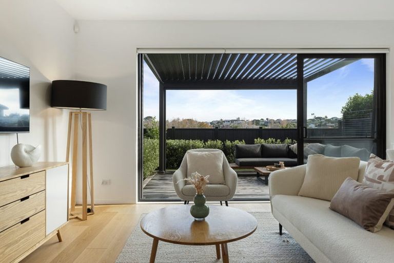 Photo of property in 5 Nga Tutu Place, Belmont, Auckland, 0622