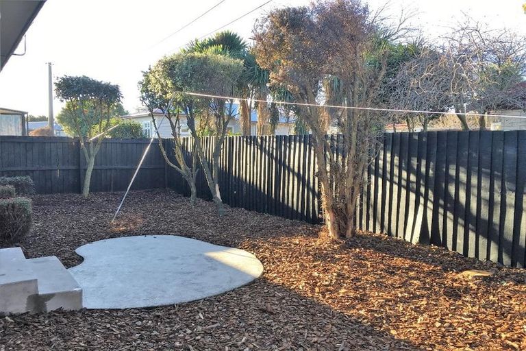 Photo of property in 2/89 Middlepark Road, Sockburn, Christchurch, 8042