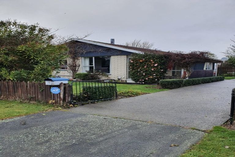 Photo of property in 12 Malabar Crescent, Broomfield, Christchurch, 8042