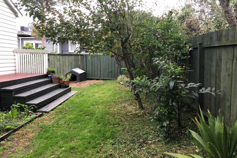 Photo of property in 2/33 Egremont Street, Belmont, Auckland, 0622