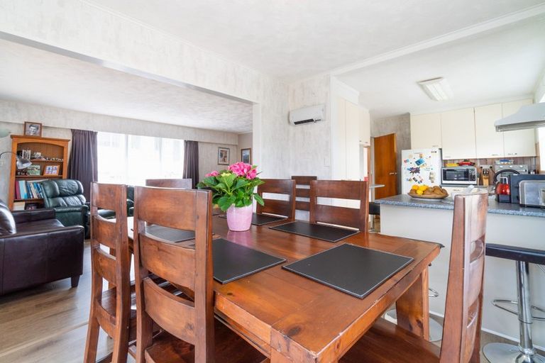 Photo of property in 116 Taylor Terrace, Tawa, Wellington, 5028