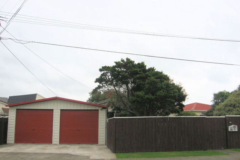 Photo of property in 70 Randwick Crescent, Moera, Lower Hutt, 5010