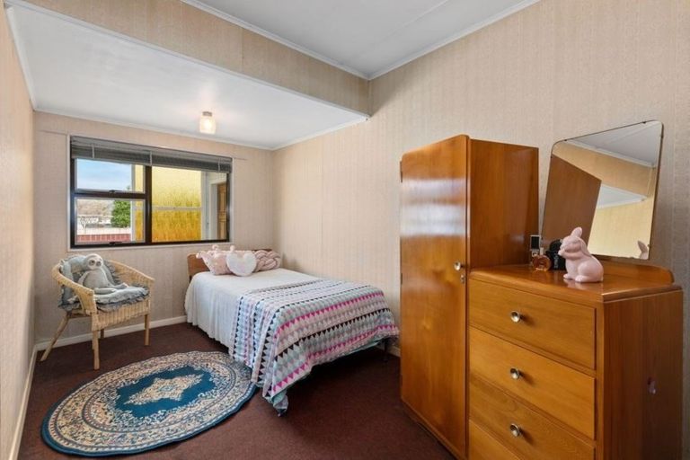 Photo of property in 15 Wright Street, Wainuiomata, Lower Hutt, 5014