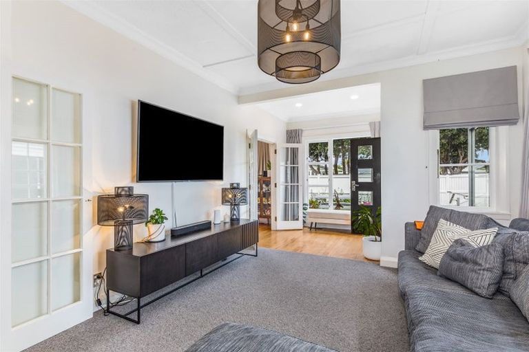 Photo of property in 37 Tuatoru Street, Eastbourne, Lower Hutt, 5013