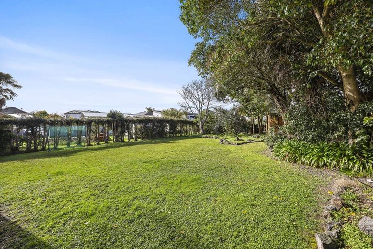 Photo of property in 44 Farquhar Road, Glendene, Auckland, 0602