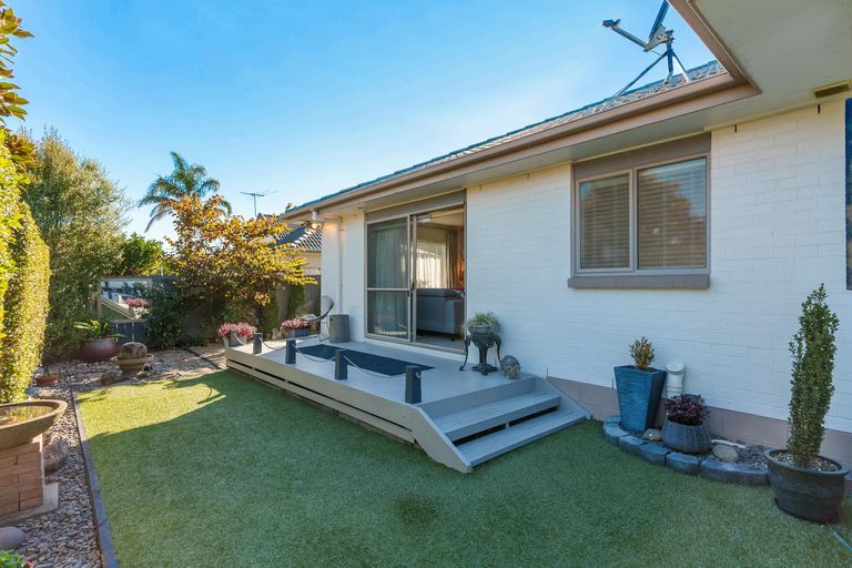 Photo of property in 26 Palmcrest Grove, Highland Park, Auckland, 2010