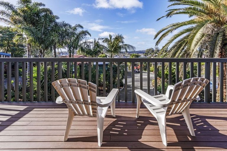 Photo of property in 61 John Dee Crescent, Red Beach, 0932