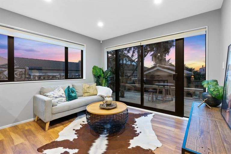 Photo of property in 37 Santa Monica Place, Goodwood Heights, Auckland, 2105