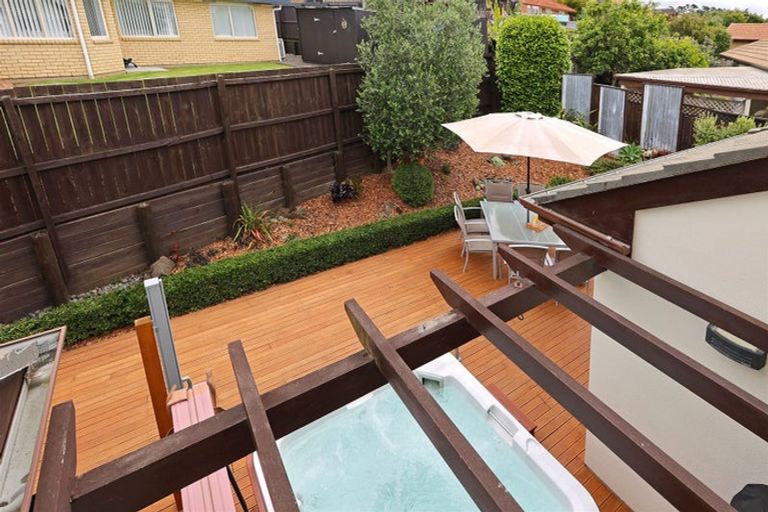 Photo of property in 22 Graven Court, Henderson, Auckland, 0612