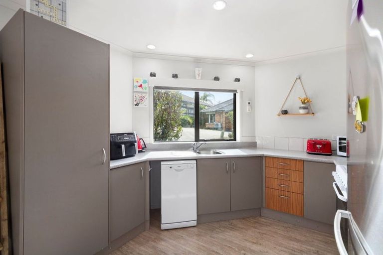 Photo of property in 28 Woodcroft Way, Pukekohe, 2120