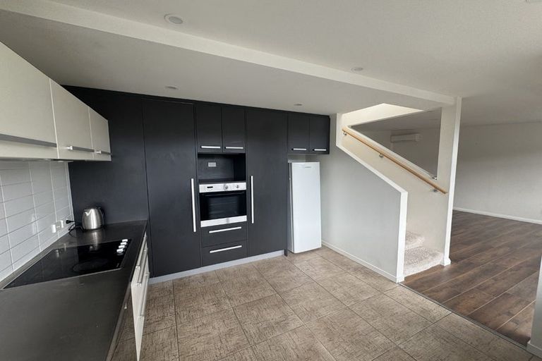 Photo of property in 22 Tiketike Way, Brooklyn, Wellington, 6021