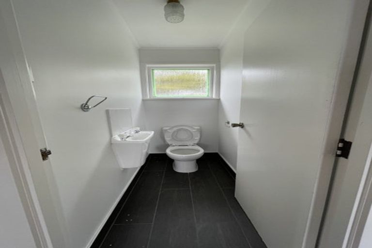 Photo of property in 372 Glenfield Road, Glenfield, Auckland, 0629