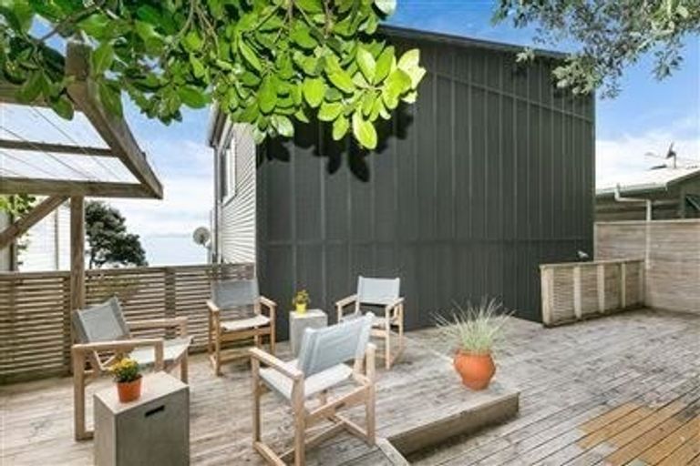 Photo of property in 10 Ocean Parade, Pukerua Bay, 5026