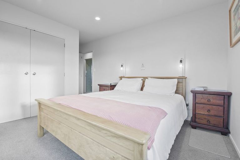 Photo of property in 1/66 Browns Bay Road, Rothesay Bay, Auckland, 0630