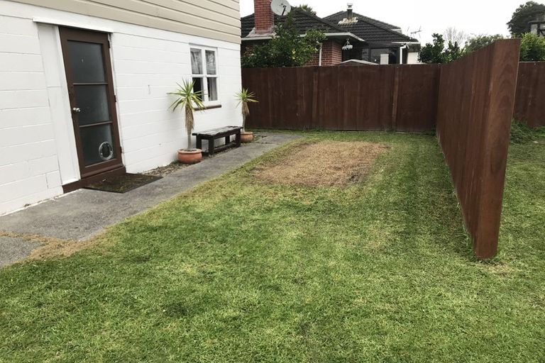 Photo of property in 40 Longburn Road, Henderson, Auckland, 0610