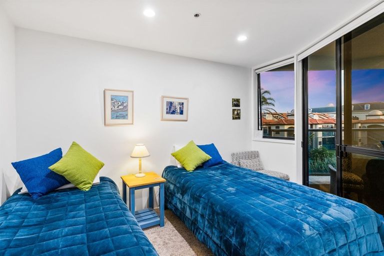 Photo of property in 2c/173 Hurstmere Road, Takapuna, Auckland, 0622