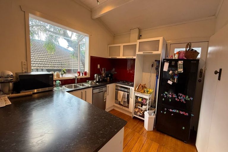 Photo of property in 13a Irirangi Road, Greenlane, Auckland, 1061