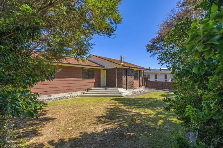 Photo of property in 12 Hillcrest Drive, Kelvin Grove, Palmerston North, 4414
