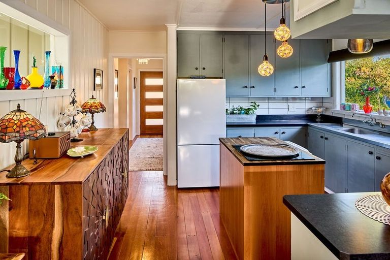 Photo of property in 70 Winara Avenue, Waikanae, 5036