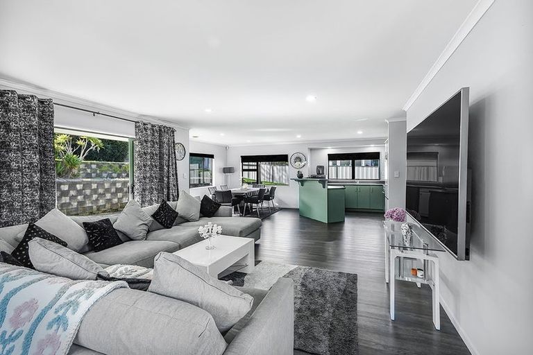 Photo of property in 8 Caulfield Place, Nawton, Hamilton, 3200