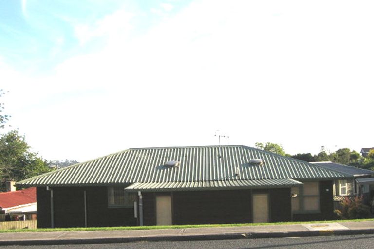 Photo of property in 1/152 Chivalry Road, Glenfield, Auckland, 0629