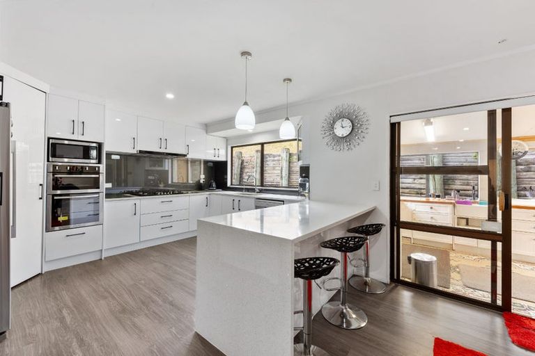 Photo of property in 43 Ohiwa Road, Papakura, 2582