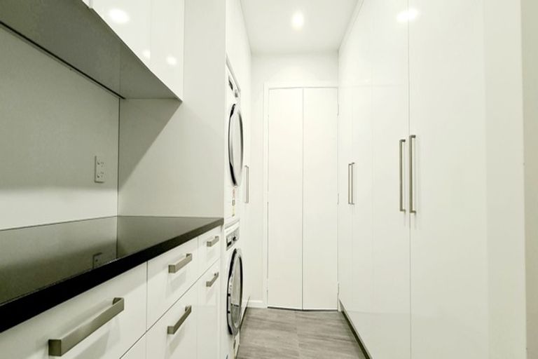 Photo of property in 2/100 Manuka Road, Bayview, Auckland, 0629