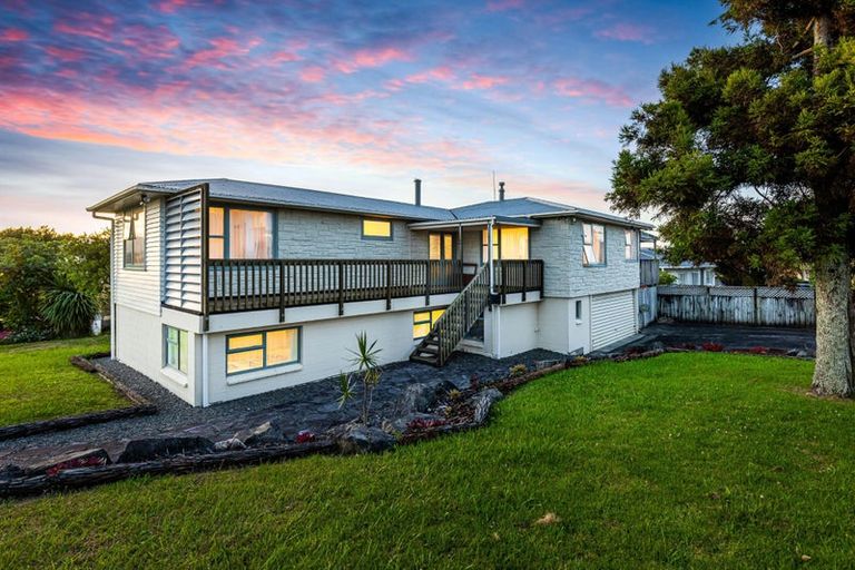 Photo of property in 18 Lavelle Road, Henderson, Auckland, 0612
