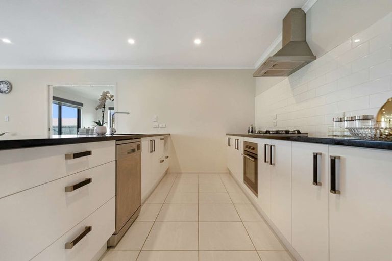 Photo of property in 5 Faber Place, Rototuna North, Hamilton, 3210