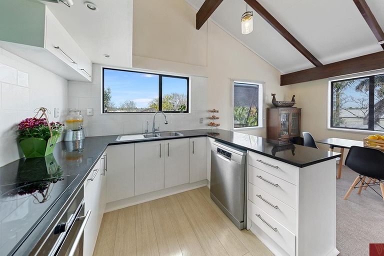 Photo of property in 5 Birman Close, Half Moon Bay, Auckland, 2012