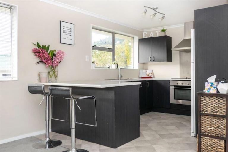 Photo of property in 51 Hampden Street, Picton, 7220