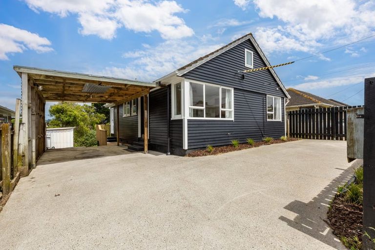 Photo of property in 20 Cornwall Crescent, Cannons Creek, Porirua, 5024