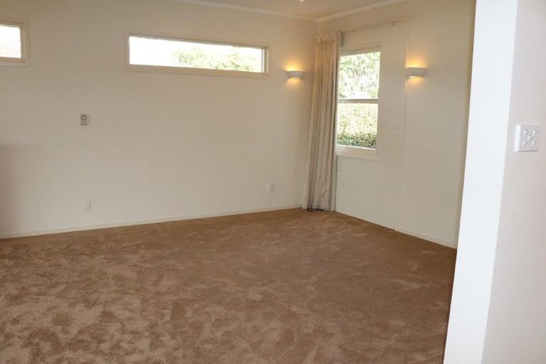 Photo of property in 547 Glenfield Road, Glenfield, Auckland, 0629