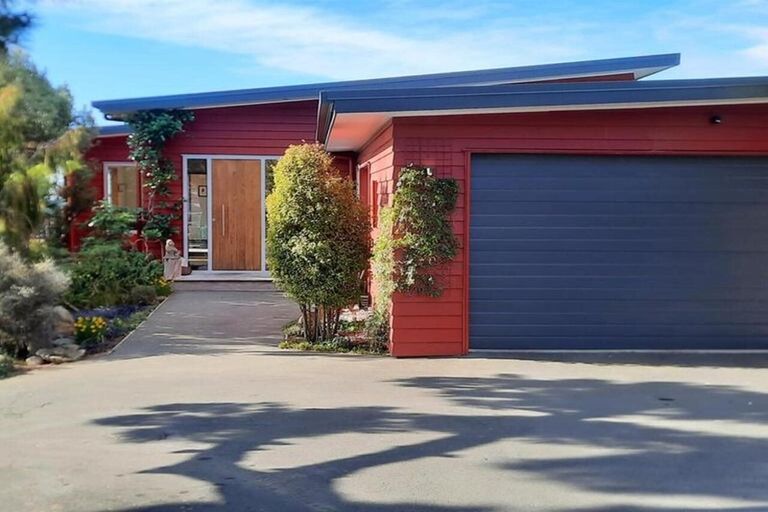 Photo of property in 121 Moncks Spur Road, Redcliffs, Christchurch, 8081