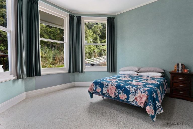 Photo of property in 227 Forest Hill Road, Waiatarua, Auckland, 0612