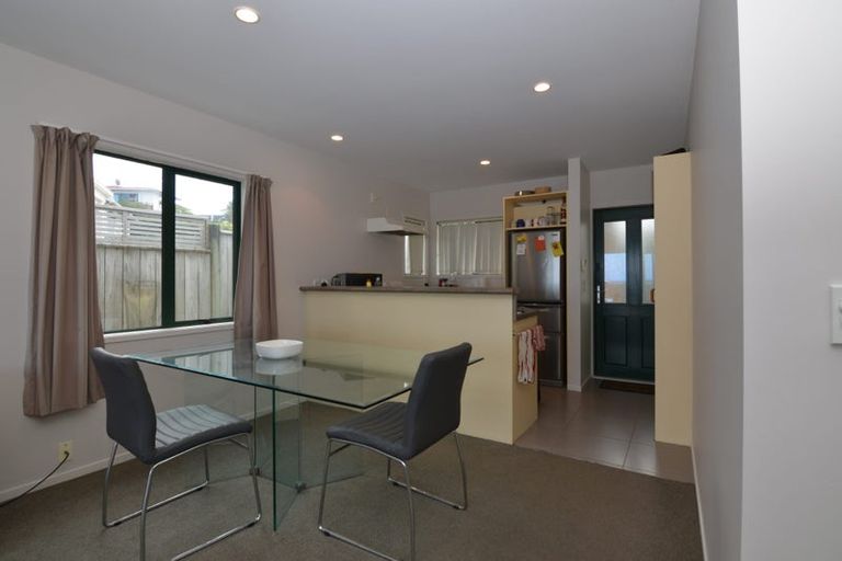 Photo of property in 6a Sunhaven Drive, Newlands, Wellington, 6037