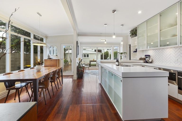 Photo of property in 11 Mantell Street, Seatoun, Wellington, 6022