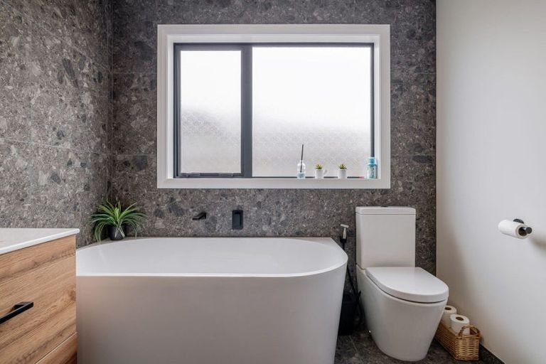 Photo of property in 77 Freedom Drive, Kelvin Grove, Palmerston North, 4414