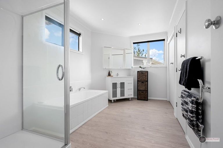 Photo of property in 11 Rimu Street, Naenae, Lower Hutt, 5011