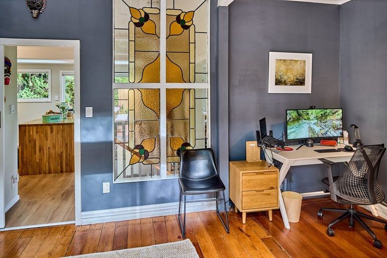 Photo of property in 98 Motuhara Road, Plimmerton, Porirua, 5026