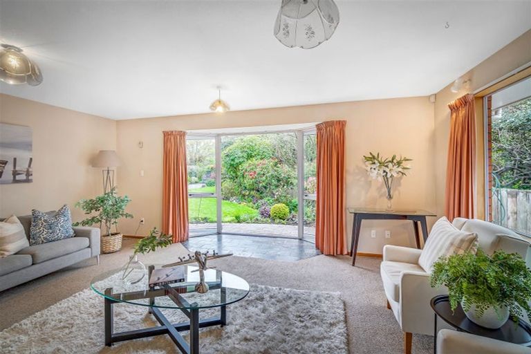 Photo of property in 1/216 Grahams Road, Burnside, Christchurch, 8053