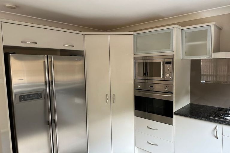 Photo of property in 5 Gibbston Crescent, Flat Bush, Auckland, 2016