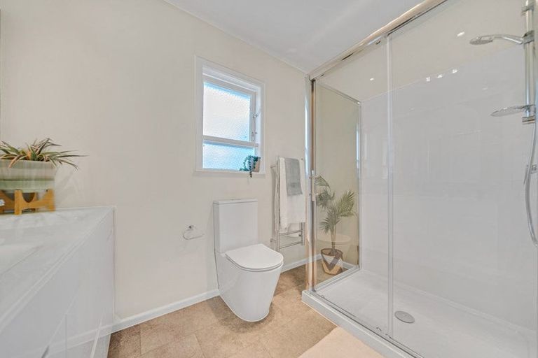 Photo of property in 97 Barrys Road, Glendene, Auckland, 0602