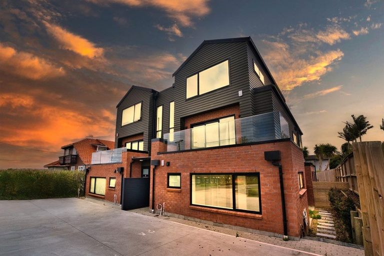 Photo of property in 2/5 Marsh Avenue, Forrest Hill, Auckland, 0620