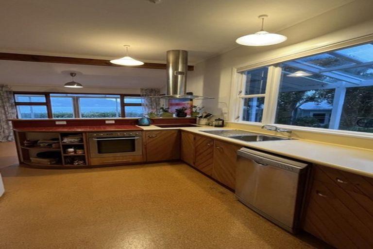 Photo of property in 1 Sunset Parade, Plimmerton, Porirua, 5026