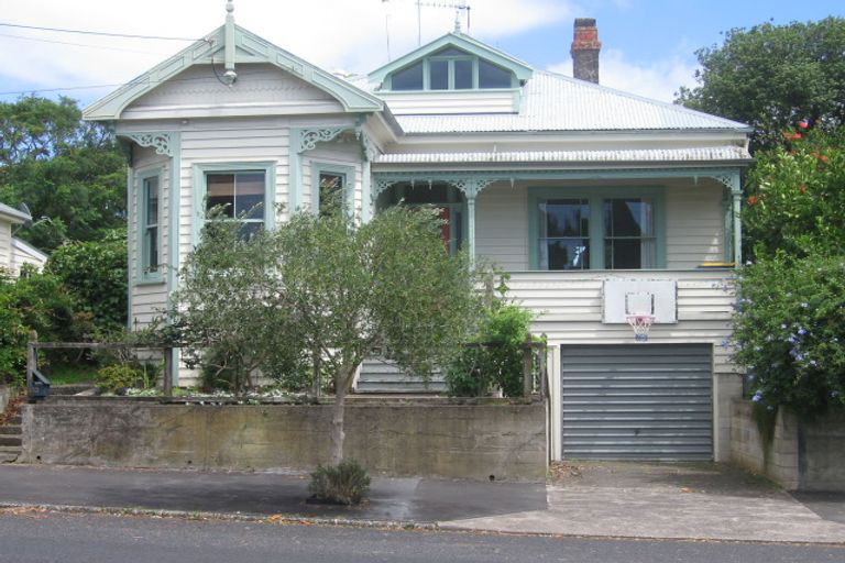 Photo of property in 13 Vauxhall Road, Devonport, Auckland, 0624