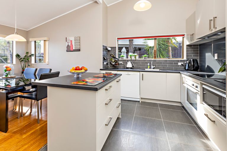 Photo of property in 16 Proteus Place, Half Moon Bay, Auckland, 2012