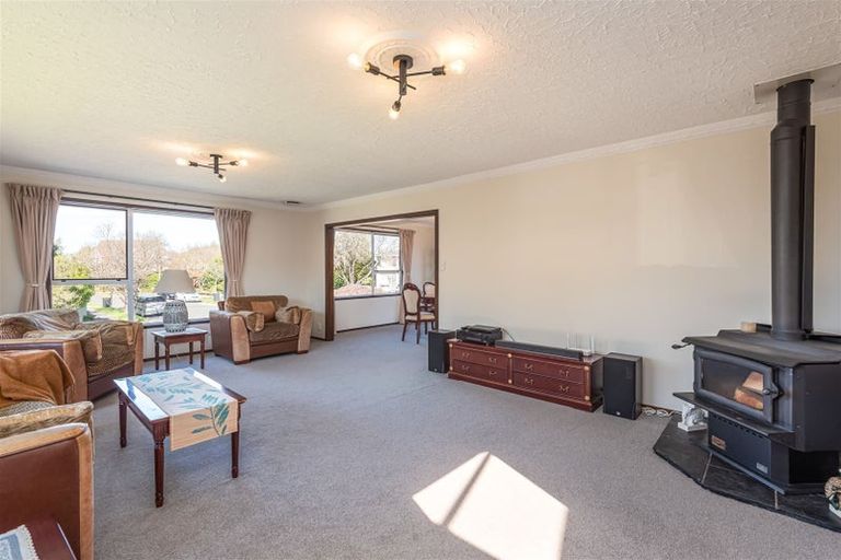 Photo of property in 14 Camberwell Place, Avonhead, Christchurch, 8042